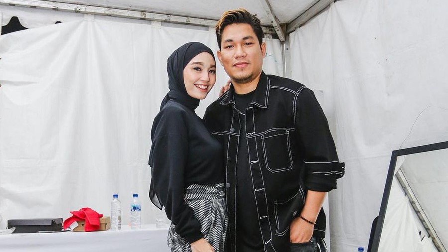 Rizal Armada dan Istri