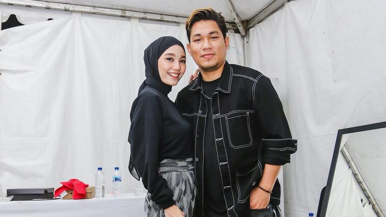 Rizal Armada dan Istri Rizal Armada dan Istri