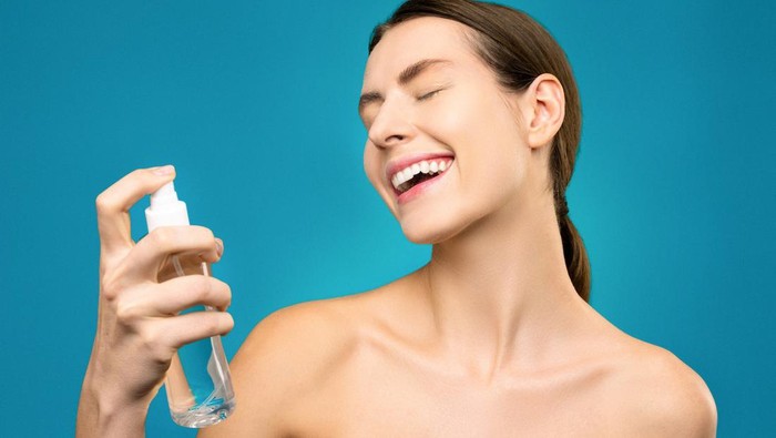Praktis dan Bisa Dibawa-bawa, Ini 5 Sunscreen Spray dari Brand Lokal!
