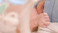 <p>Sama seperti anak pertamanya, Tasya Farasya tidak membagikan wajah anak keduanya ke publik. Namun, hanya mengungkapkan nama panggilang sang putra, yakni <em>baby</em> Isa. (Foto: Instagram @tasyafarasya/@nafaspertama)</p>