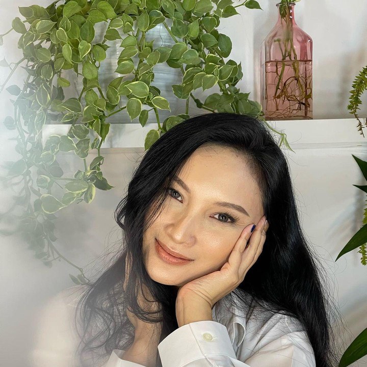 <p>Tata Cahyani yang merupakan mantan istri Tommy Soeharto, kini terlihat semakin awet muda. Di usianya yang menginjak 47 tahun, wajah Tata tampak makin <em>glowing</em>, Bunda. (Foto: Instagram @tatacahyani)</p>