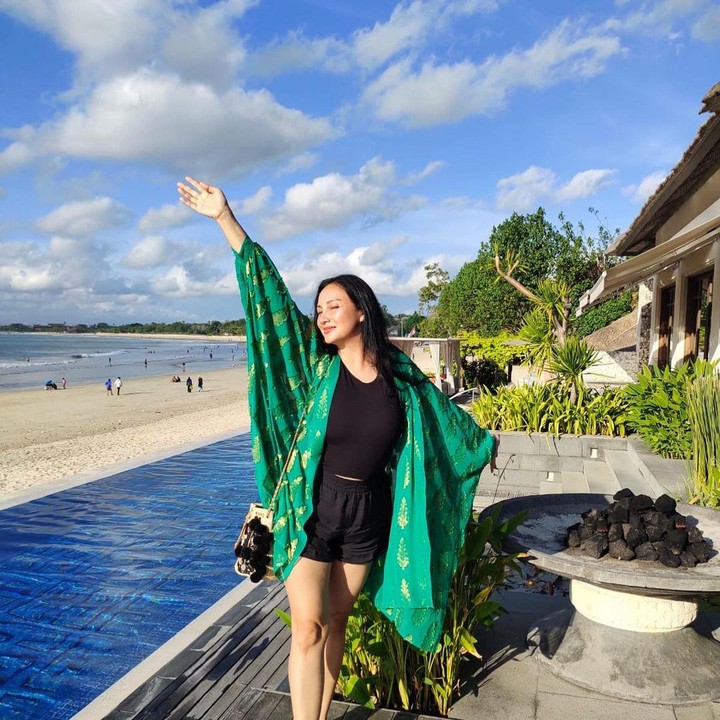 <p>Wanita 47 tahun ini juga rutin berolahraga. Baru-baru ini, Tata sering bersepeda untuk hobi dan menjaga kesehatannya. (Foto: Instagram @tatacahyani)</p>