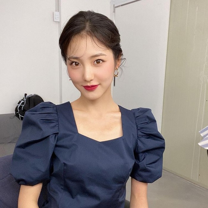 Ye Eun sendiri merupakan mahasiswa Performing Art di Sungkyunkwan University. Ia pun memulai debut aktingnya di tahun 2018 lewat web drama A-TEEN sebagai pemeran utama./ Foto: instagram.com/__shinyeeun