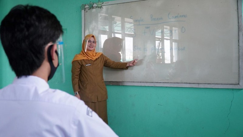 Dukungan sejumlah pemerintah daerah (Pemda) terhadap proses seleksi guru aparatur sipil negara melalui program Pegawai Pemerintah
