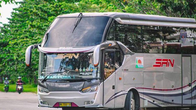 Saat ini, bus dan travel menjadi salah satu moda transportasi primadona masyarakat untuk bepergian