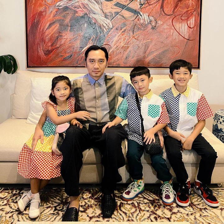 <p>Meski begitu, wanita kelahiran 36 tahun silam ini mencoba untuk melakukan yang terbaik untuk orang-orang yang ia cintai. "<em>But I’m trying my best to be the best for my loved ones</em>," ujarnya. (Foto: Instagram @ruby_26)<br /><br /><br /></p>