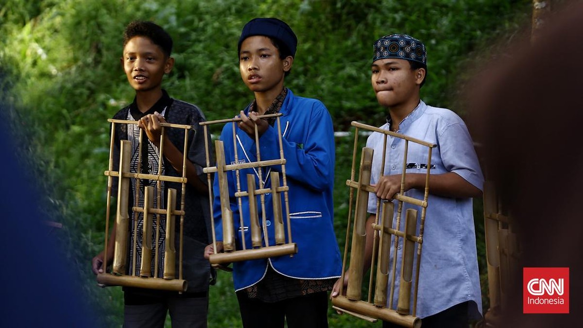 FOTO: Angklung yang Tak Lekang oleh Waktu