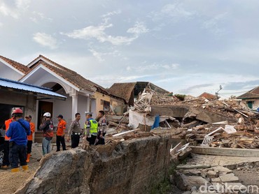 Doa Saat Terjadi Gempa Bumi & Amalan agar Terhindar dari Bencana Alam