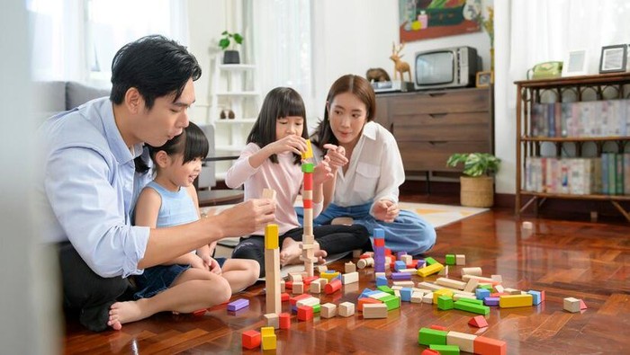 Selain menunjang tumbuh kembang, aktivitas bermain juga melatih anak mengontrol emosinya.