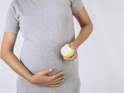 9 Buah yang Mengandung Zat Besi yang Bagus untuk Ibu Hamil dan Janin