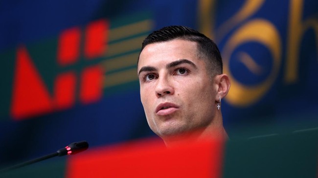 Alasan Martinez Masih Panggil Ronaldo ke Skuad Portugal Pelatih Roberto Martinez membeberkan alasan pemanggilan striker Al Nassr Cristiano Ronaldo ke dalam skuad Portugal untuk Kualifikasi Euro 2024.
