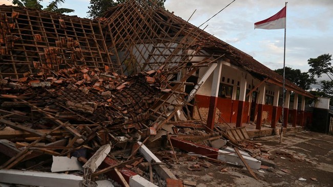 Bupati Cianjur mengatakan jumlah korban tewas maupun luka masih mungkin akan bertambah lagi yang tercatat.