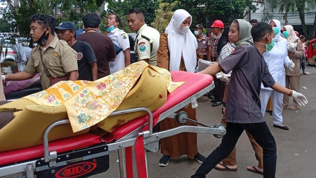 Ikatan Dokter Indonesia (IDI) mengatakan sedikitnya 200 tenaga medis yang bertugas di Cianjur membantu memberikan perawatan kepada para korban gempa.