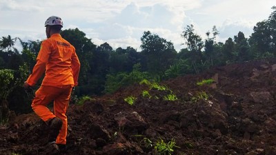 img-title Cerita Tim SAR Lawan Medan Curam dan Hujan Evakuasi Korban Gempa
