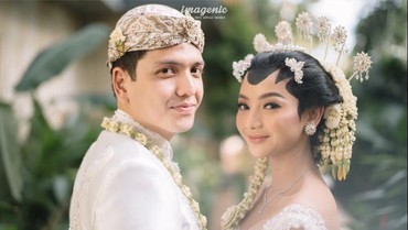 8 Foto Haru Pernikahan Rendi Jhon & Glenca Chysara Pasca Kepergian Ibunda