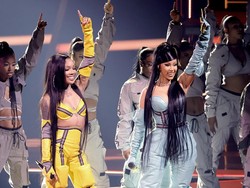 5 Aksi Memukau di Panggung American Music Awards 2022