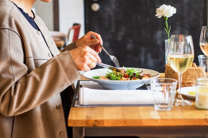 Ilustrasi restoran (Foto: Pexels/Louis Hansel)
