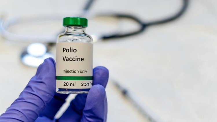 Poliomyelitis virus vaccine with stethoscope and syringe at the background