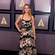 Sama-sama Pakai Dior, Ini Beda Gaya Jennifer Lawrence dan Michelle Williams di Red Carpet.