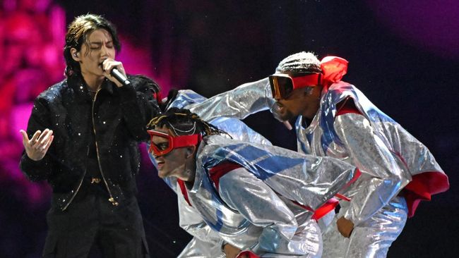 Para penggemar BTS alias ARMY bangga melihat Jungkook tampil dalam pembukaan Piala Dunia 2022 yang berlangsung di Al-Bayt Stadium, Qatar.