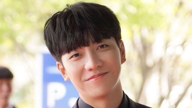 Lee Seung-gi resmi bergabung dengan Human Made, agensi yang dibentuk oleh dia sendiri pada pertengahan 2022.