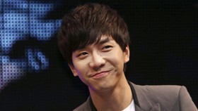 Dispatch Bongkar Lee Seung-gi Tak Dibayar Agensi 18 Tahun Bermusik