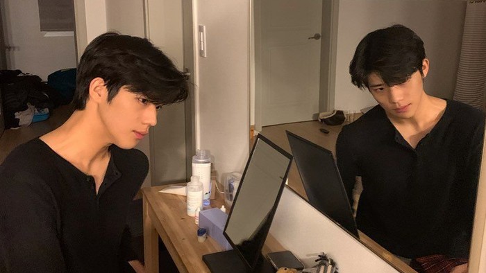 Nama Moon Sang Min mulai dikenal setelah berperan sebagai polisi muda dalam drama 'My Name', bersama aktris Han So Hee./ foto: instagram.com/_sangmxn_