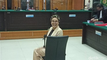 Nikita Mirzani Nangis di Sidang, Ada Apa?