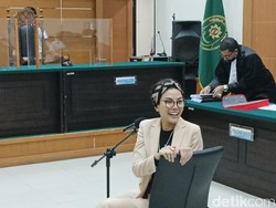 Nikita Mirzani Sebut Polisi Cekik ART hingga Dorong Anak Saat Geledah Rumah