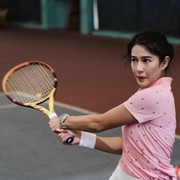 Intip Gaya Sporty dan Stylish Dian Sastro saat Sedang Berolahraga