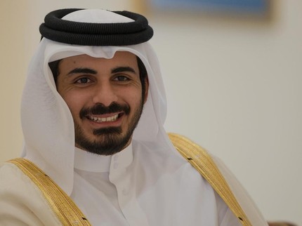 7 Potret Tampan Pangeran Qatar Khalifa Bin Hamad yang Hobi Memancing