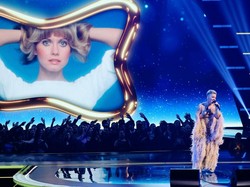 Pink Tribute untuk Olivia Newton-John di Panggung AMAs 2022