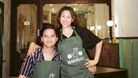 Lama Tak Muncul, Intip 7 Potret Sherina dan Suami yang Kini Bisnis Jual Bakmi