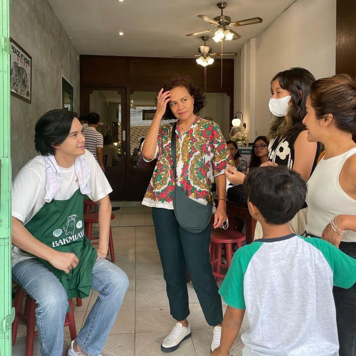 <p>"Saking enaknya sampe lupa kalo semua yang kami makan ternyata vegetarian dan vegan <em>friendly</em>," tulis Widi Mulia pada laman Instagramnya. (Foto: Instagram: @widimulia)</p>