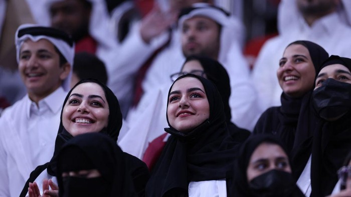 AL KHOR, QATAR - NOVEMBER 20: fans look on during the FIFA World Cup Qatar 2022 Group A match between Qatar and Ecuador at Al Bayt Stadium on November 20, 2022 in Al Khor, Qatar. (Photo by Ian MacNicol/Getty Images)