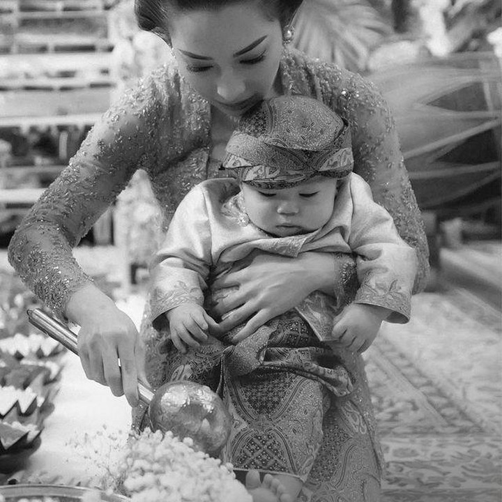 <p>Apapun mainan yang dipilih Issa, semoga bisa menjadikannya anak yang sukses dan membanggakan kedua orang tuanya ya, Bunda. (Foto: Instagram: @thepotomoto)</p>
