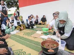 Relawan Sandiaga di Kabupaten Bekasi Gelar Pelatihan Bikin Dodol Betawi