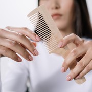 Supaya Nggak Salah Pilih, Yuk Cari Tahu Beragam Jenis Sisir dan Fungsinya!