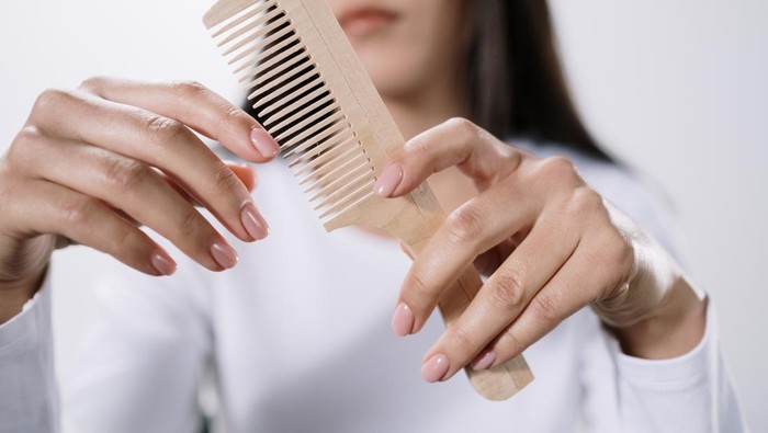 Supaya Nggak Salah Pilih, Yuk Cari Tahu Beragam Jenis Sisir dan Fungsinya!