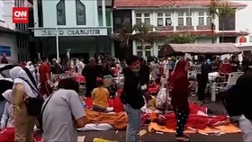 VIDEO: Korban Gempa Membludak, Dirawat di Halaman RSUD Cianjur
