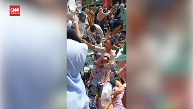 VIDEO: Puluhan Korban Gempa Cianjur Dirawat di Pelataran RS