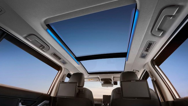 Fungsi sunroof tidak tepat untuk mengeluarkan anggota badan. Perilaku tersebut mengundang berbahaya dan potensi cedera fatal.