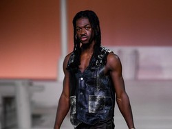 Keluyuran Gak Pake Baju Subuh-subuh, Rapper Lil Nas X Ditangkap