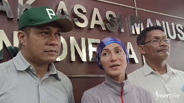 img-title Wanda Hamidah Minta Perlindungan ke Komnas HAM Usai Rumah Digeruduk Massa