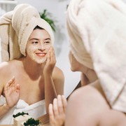 BeauPicks: Demi Wajah Glowing Bebas Kusam, 5 Rekomendasi Exfoliating Gel Terbaik Ini Bisa Kamu Coba!