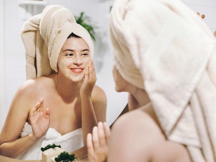 Pentingnya Eksfoliasi Dalam Rangkaian Skincare, Kulit Wajah Lebih Glowing