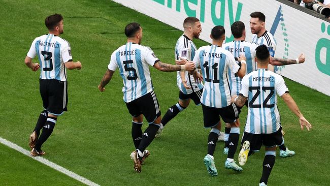 Pemain Argentina yang kerap dilabeli sebagai penjaga Lionel Messi terancam absen lawan Belanda pada perempat final Piala Dunia 2022.