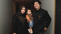 Aurel Hermansyah Kenang Momen Melahirkan Ameena, Akui Tak Bisa Jauh dari Atta