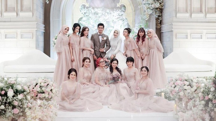 img-title Gaya Para Artis Indonesia saat Jadi Bridesmaid Curi Perhatian, Nggak Kalah Memesona!