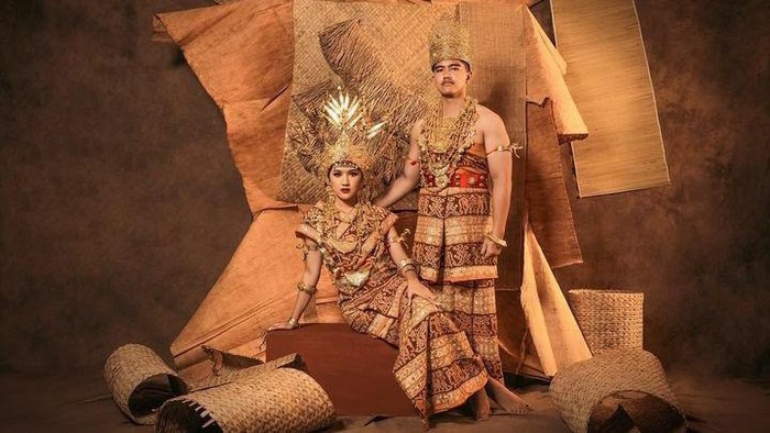 img-title Potret Prewedding Kaesang dan Erina Gudono Berbalut Pakaian Adat Lainnya